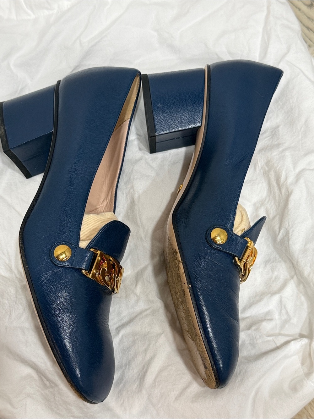 Gucci Navy Leather Loafers with Gold Chain and Red Detail - Picture 3 of 13